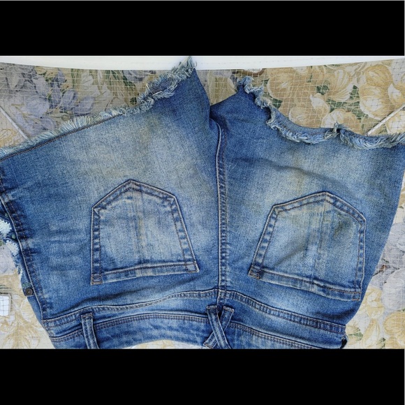 Patterned, small denim shorts - Picture 3 of 6